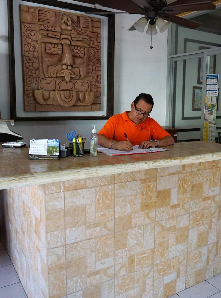 Hotel Real Azteca Chetumal Extérieur photo